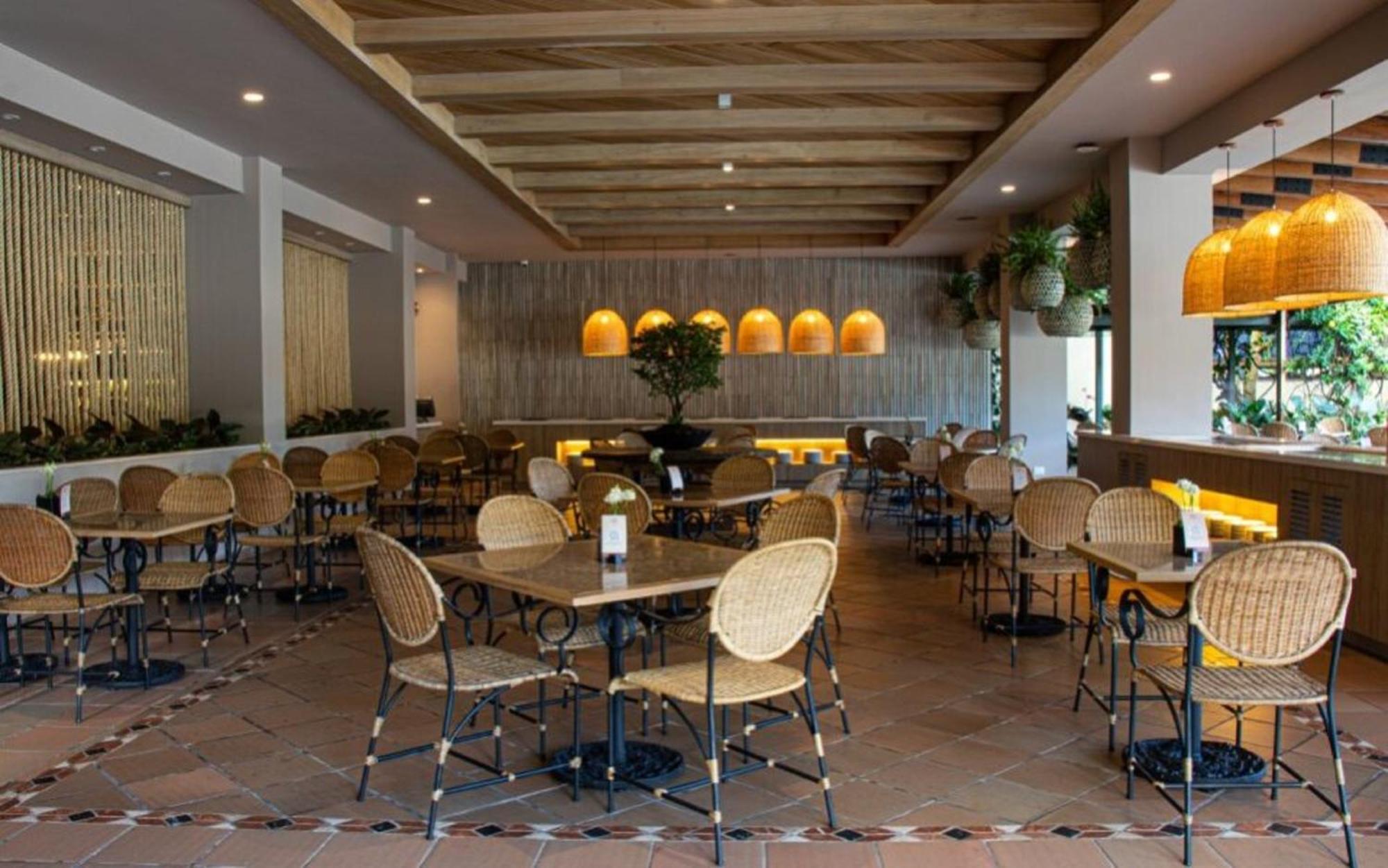 Hotel Estelar Altamira Ибаге Экстерьер фото Interior of a typical restaurant in the city